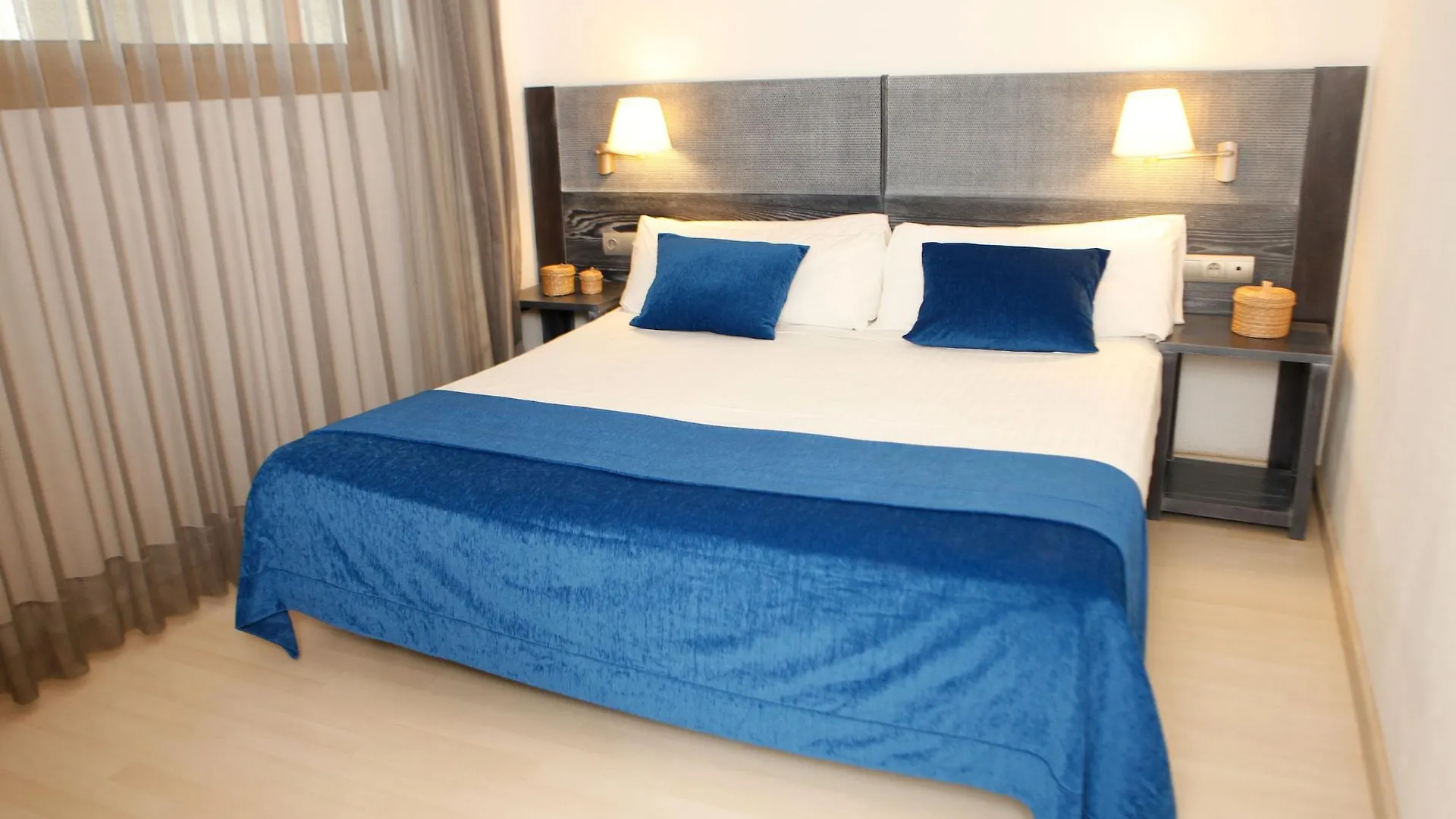 Acacias Apartamentos Salou Apartment